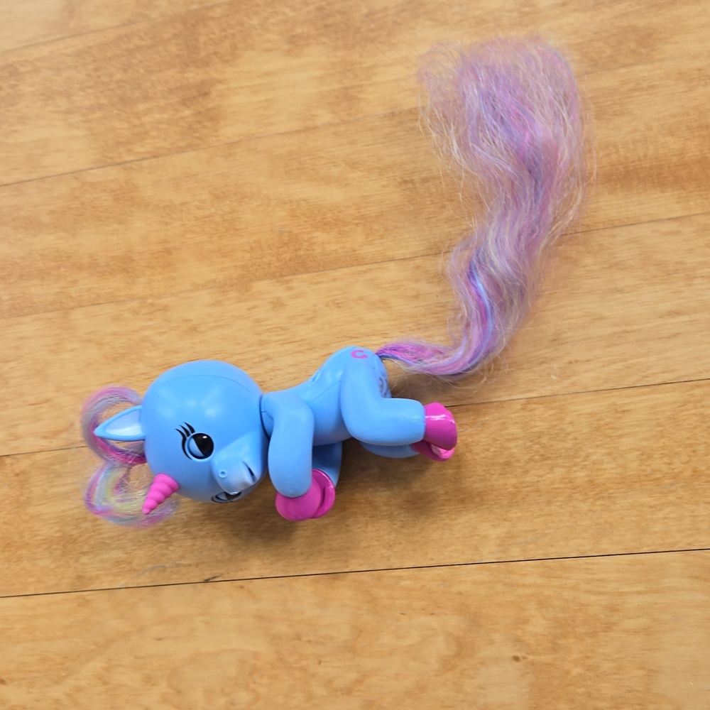Cute unicorn fingerlings